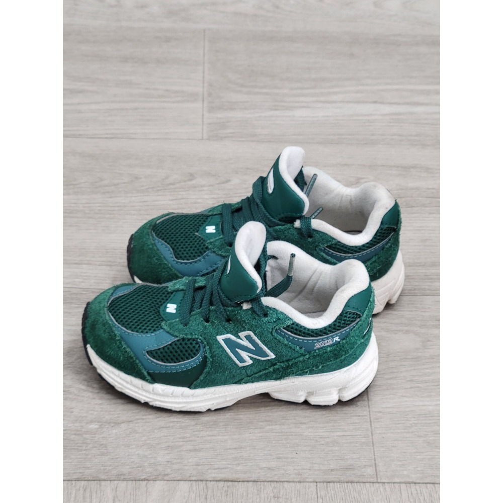New Balance 2002R Kids Size 8 Green Athletic Sneakers Running Shoes